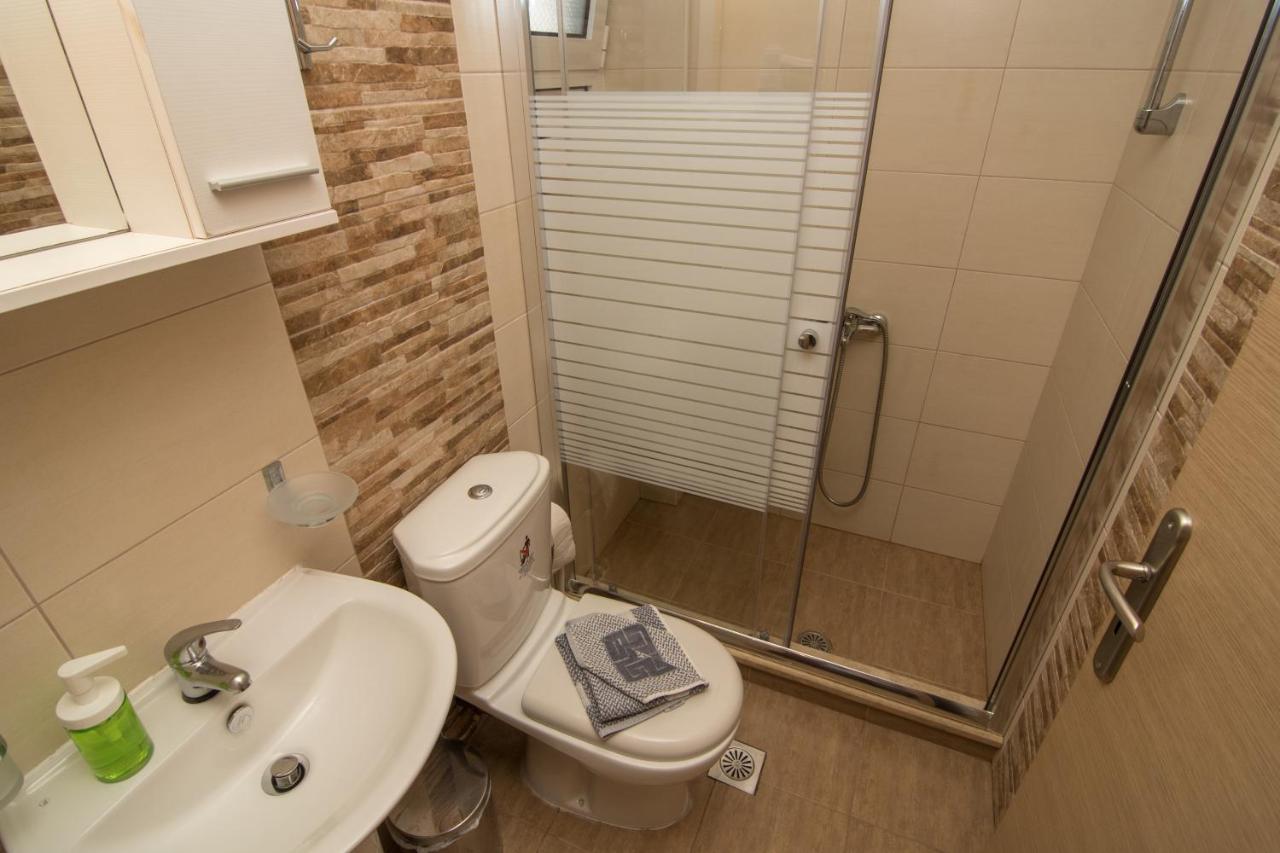 Giannmary Apartment Palaiochora Bagian luar foto
