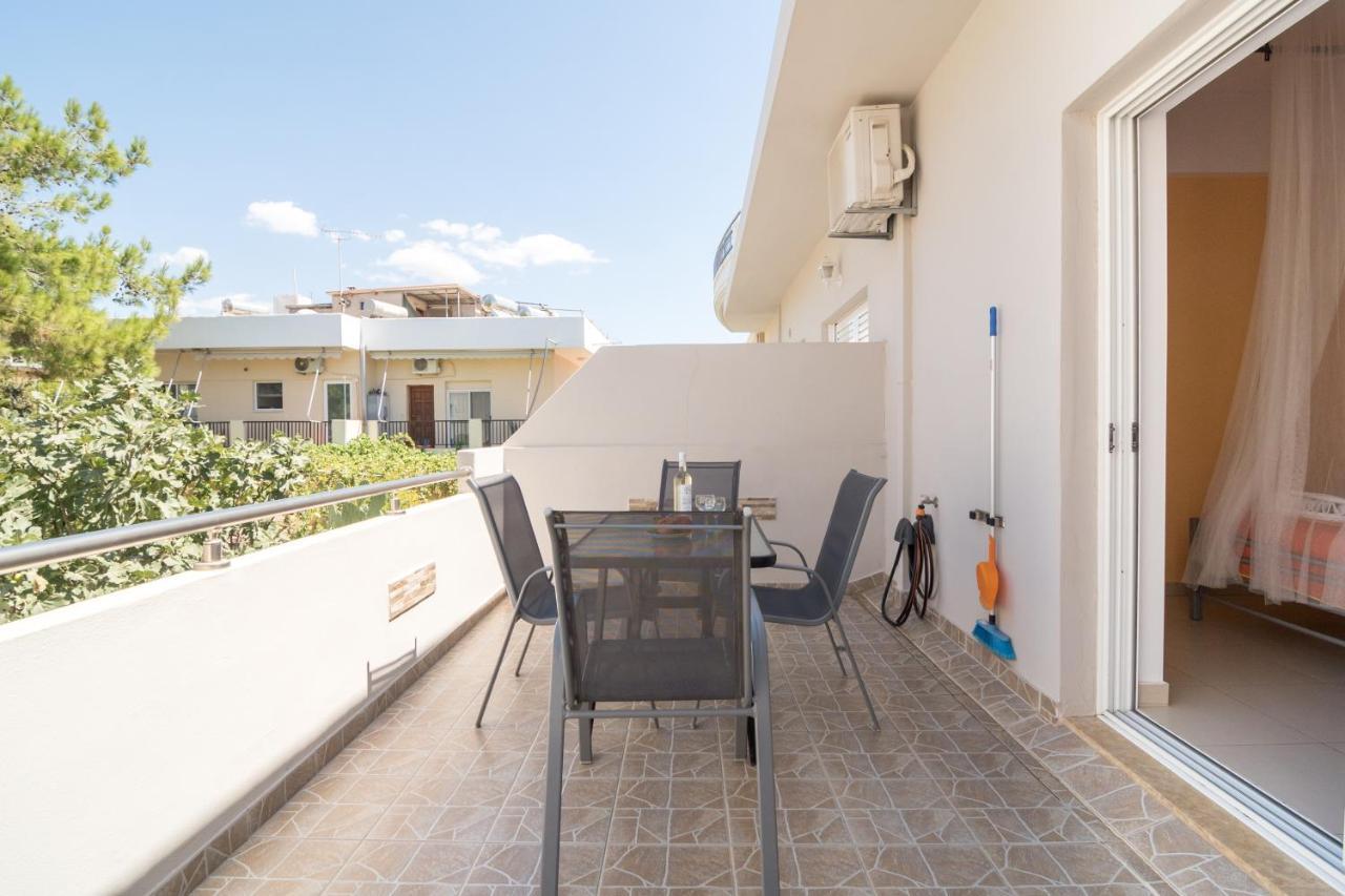 Giannmary Apartment Palaiochora Bagian luar foto