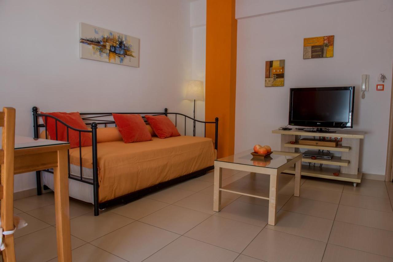 Giannmary Apartment Palaiochora Bagian luar foto