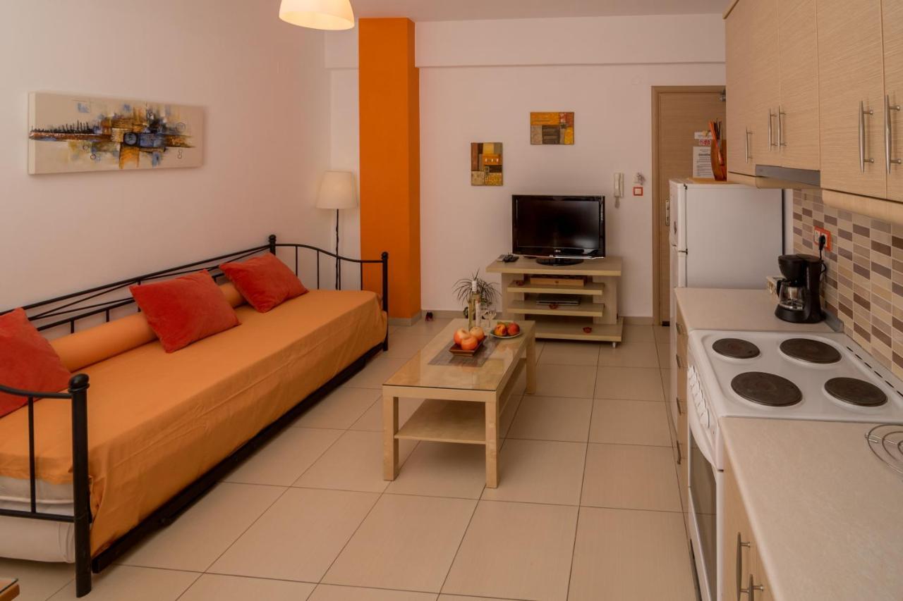 Giannmary Apartment Palaiochora Bagian luar foto