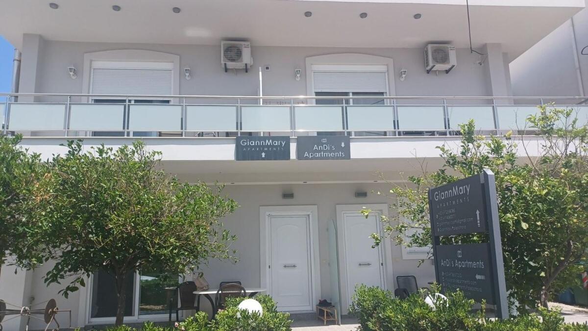 Giannmary Apartment Palaiochora Bagian luar foto