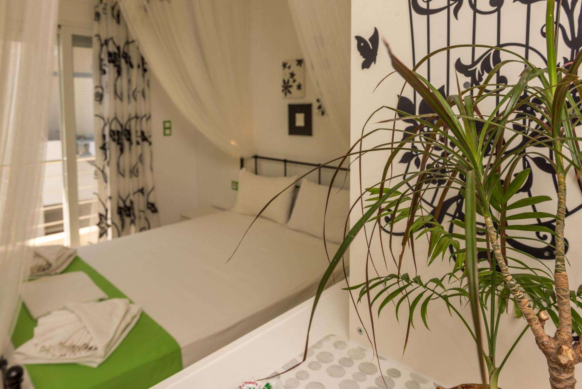 Giannmary Apartment Palaiochora Bagian luar foto