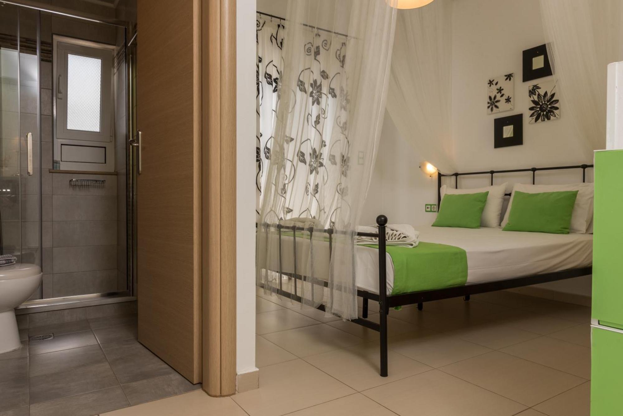 Giannmary Apartment Palaiochora Bagian luar foto