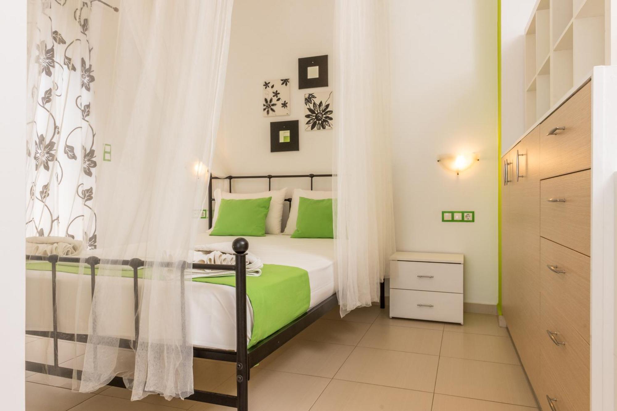 Giannmary Apartment Palaiochora Bagian luar foto